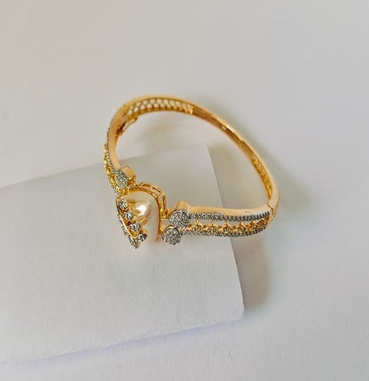 Stylish Gold-toned American Diamond Bracelet with Pearl